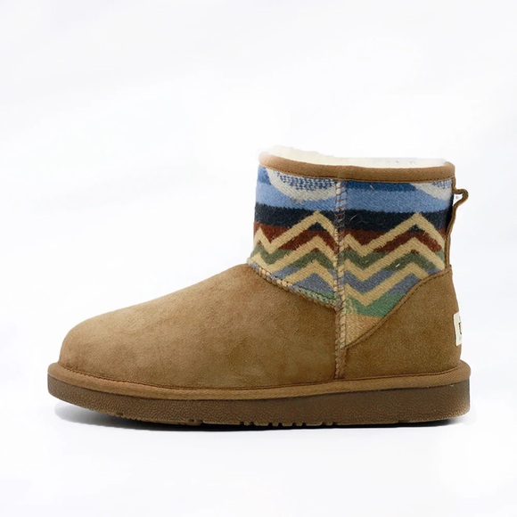 UGG Ugg/Pendelton Collab classic mini uggs. Chestnut brown with zigzag fabric. - Picture 1 of 6